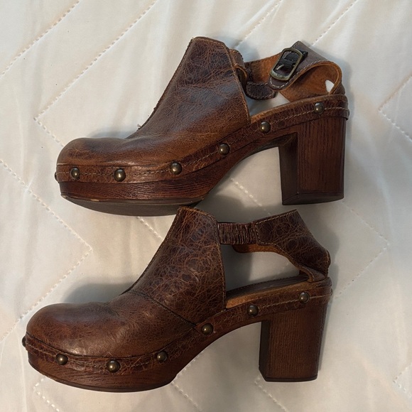 Sbicca Brown Leather Mules - Picture 3 of 4